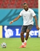 サッカーW杯ブラジル大会（2014 World Cup）グループCの日本戦を翌日に控え、調整を行うコートジボワールのディディエ・ドログバ（Didier Drogba、2014年6月13日撮影）。(c)AFP/ISSOUF SANOGO