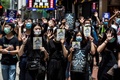 香港で、中国政府による「国家安全法」の導入に抗議する民主派の参加者ら（2020年5月24日撮影）。(c) ISAAC LAWRENCE / AFP