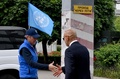ウクライナ南東部のザポリージャ原子力発電所を視察する国際原子力機関（IAEA）のラファエル・グロッシ事務局長（左、2023年6月15日撮影）。(c)Olga MALTSEVA / AFP