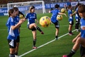 サッカー女子の国際親善大会、シービリーブス・カップのカナダ戦へ向けて調整する遠藤純（左から3人目、2023年2月21日撮影）。(c)Patrick T. Fallon / AFP