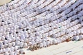 イスラム教の聖地メッカの聖モスクで礼拝する人々（2022年7月5日撮影）。(c)AFP