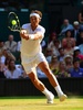 テニス、ウィンブルドン選手権（The Championships Wimbledon 2014）男子シングルス4回戦。リターンを打つラファエル・ナダル（Rafael Nadal、2014年7月1日撮影）。(c)AFP/CARL COURT