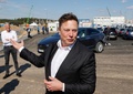 テスラの最高経営責任者（CEO）イーロン・マスク氏。ドイツ・ベルリン近郊で（2020年9月3日撮影、資料写真）。(c)Odd ANDERSEN / AFP