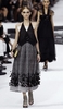 フランス・パリ市内で発表された「シャネル（CHANEL）」11年春夏コレクション（2010年10月5日撮影）。（c）AFP/PATRICK KOVARIK