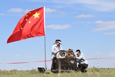 月裏側の試料1935・3グラム採取 中国の探査機「嫦娥6号」