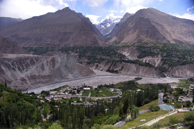 パキスタンでヘリが学校に墜落、外国大使2人含む6人死亡