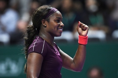 スティーブンズが第1シードのケルバーを一蹴、全勝でWTAファイナルズ準決勝へ