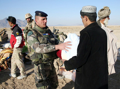 治安が悪化する南部、路上での爆発で兵士5人死亡 - アフガニスタン