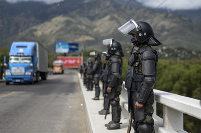 グアテマラ、米目指す移民数千人をホンジュラスに送還