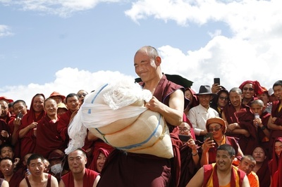 チベット仏学院で第1回運動会、垣間見える健康な学校生活