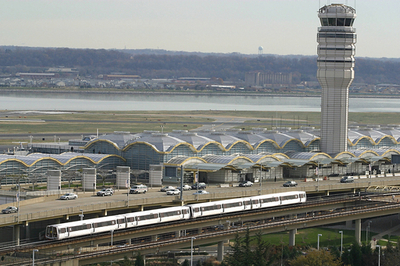 イスラム教徒の家族連れ、米航空が搭乗拒否 「不審な会話」が原因で