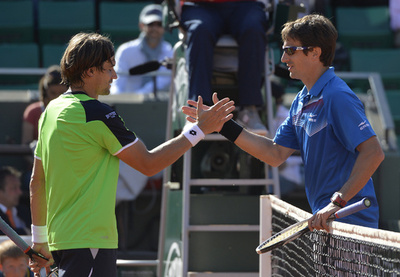 フェレール、同胞ロブレド下し4強入り 全仏オープン