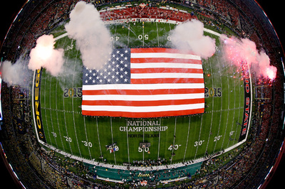 アメフトの奨学金を獲得する史上初の女子選手誕生へ、米大学