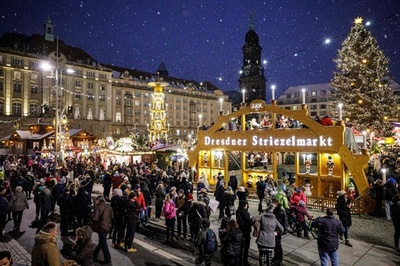 独最古のクリスマスマーケット「シュトリーツェルマルクト」開催