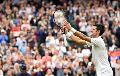 歴史的快挙目指すジョコ、序盤ひやりも初戦突破 ウィンブルドン