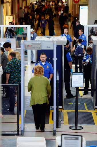 「体内爆弾」による航空テロの恐れ、米当局が航空会社に警告
