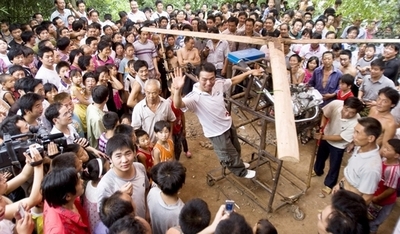 廃鉄材で作った自家製ヘリコプター、飛行禁じられる 中国