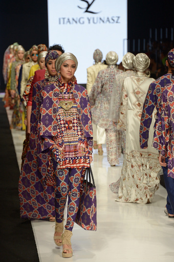 ジャカルタ・ファッション・ウィーク開催、伝統的なムスリム衣装なども