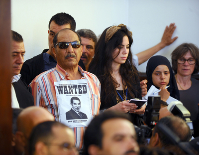 チュニジア前大統領と夫人に禁錮35年、欠席裁判で