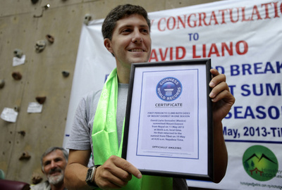 1シーズン中の南北からのエベレスト登頂、メキシコ登山家が初めて成功