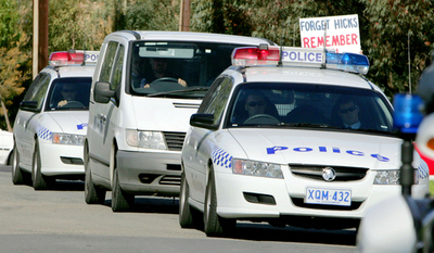 ヒックス服役囚、グアンタナモから5年ぶりの帰国 - オーストラリア