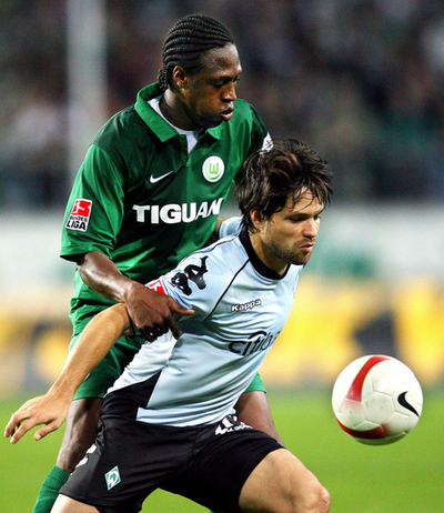 ブレーメン アウェーでボルフスブルクと引き分ける