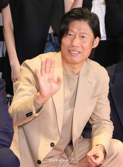 ユ・ヘジンに警察が安全措置…映画論争で自宅周辺の集会や脅迫