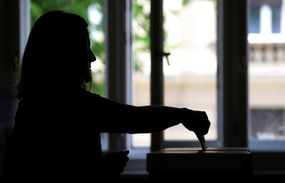 テレビでうっかり二重投票を告白、独紙編集者が捜査対象に