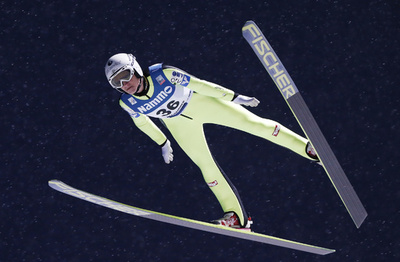 イラシュコ・シュトルツが今季初優勝、高梨3位 ジャンプW杯女子