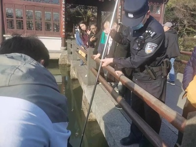 中国杭州西湖　2日間で湖から17台のスマホを引き揚げ