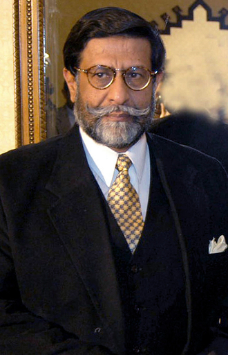 パキスタン大統領が暫定首相を正式任命、ブット元首相は批判