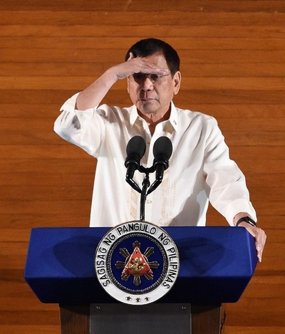 フィリピン大統領、「麻薬に関与」の政治家ら160人以上を名指し