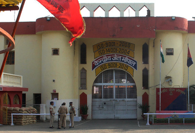 インドの州「幸福大臣」、殺人関与の疑いで警察が行方追う