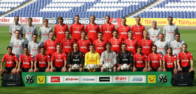 ハノーバー96 本拠地で写真撮影を行う