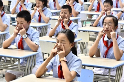 コロナ対策のオンライン学習で近視が急増、中国の小中高校