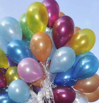 ヘリウム風船110個を付けた椅子で飛行した男に罰金刑、カナダ