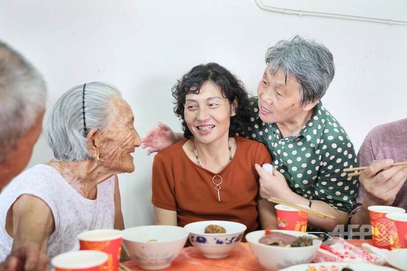 60年前に生き別れの母と再会 南京の98歳と62歳母娘