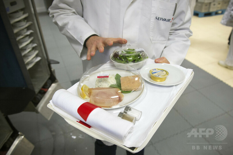 上限知らずの高級機内食、ミシュラン星シェフにドンペリも