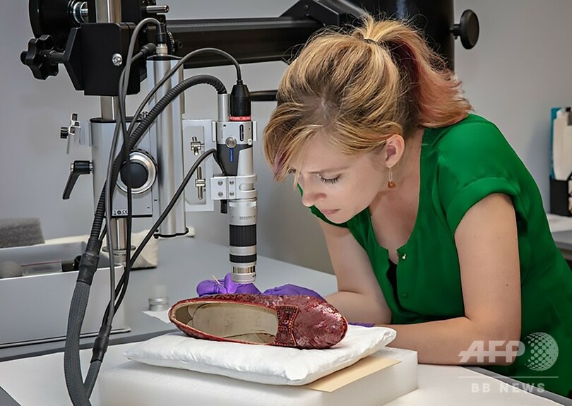 オズの魔法使の「ルビーの靴」、13年ぶりに発見 米博物館で盗難被害