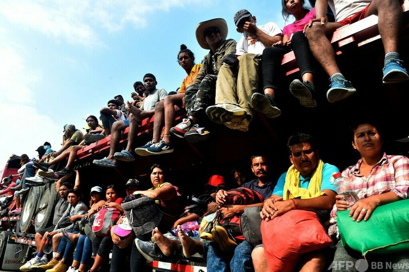メキシコ、不法移民600人保護 トレーラー2台で移動
