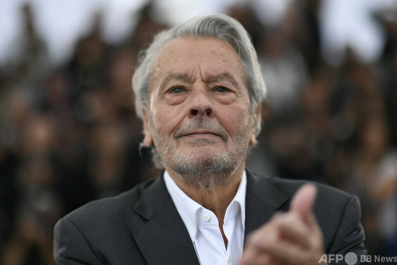 アラン・ドロンさん、成功は「女性のおかげ」 初の伝記、来月出版