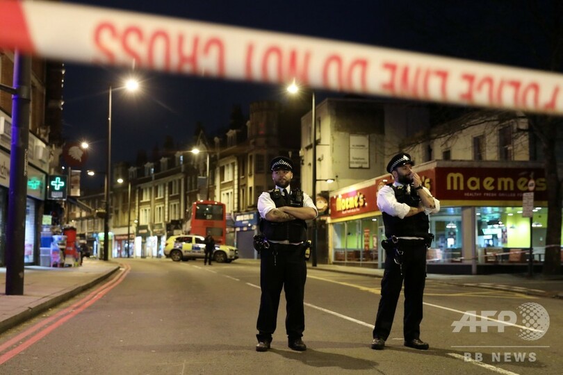 ロンドンで2人が刃物で襲われる 容疑者射殺 「テロ」事件と警察