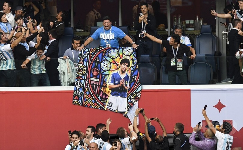 マラドーナ氏がナイジェリア対アルゼンチンの試合を観戦 メッシの得点に歓喜 写真9枚 国際ニュース Afpbb News