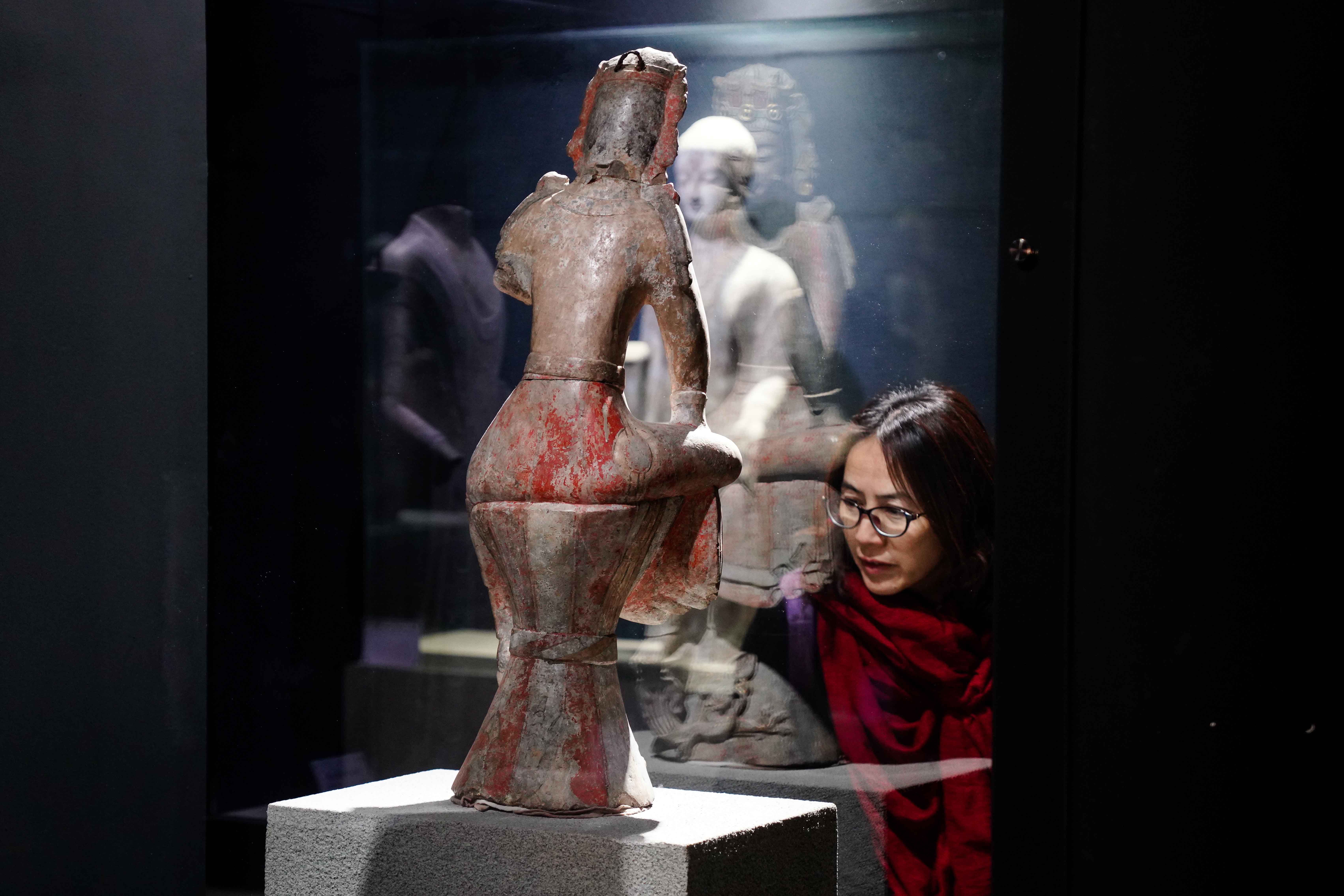 端正な表情が魅力 穴蔵から見つかった精巧な仏像たち 中国・山東