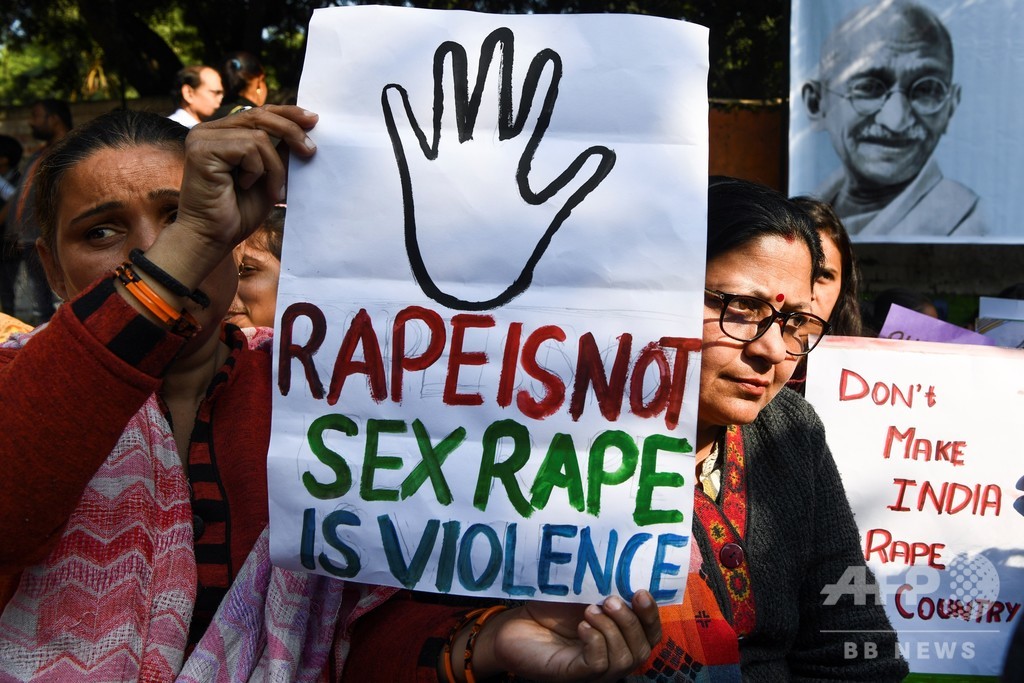 レイプ被害訴えた女性、裁判所へ向かう途中に火を付けられ重体 インド レイプ被害訴えた女性、裁判所へ向かう途中に火を付けられ重体 インド