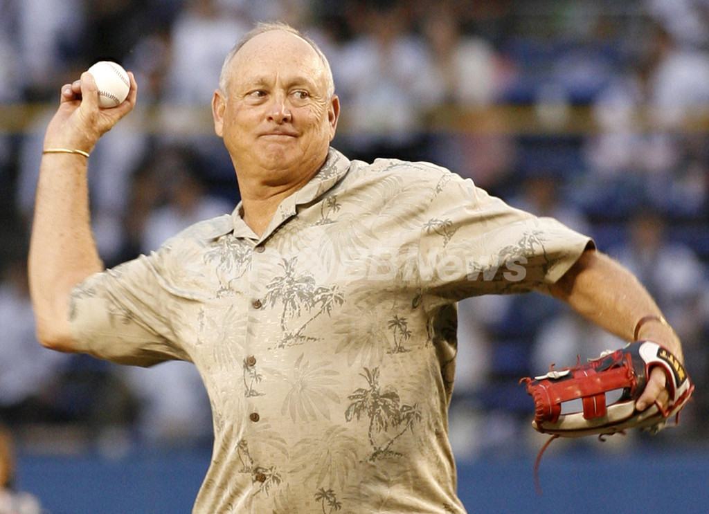 ノーラン・ライアン氏が始球式を務める 写真10枚 国際ニュース:AFPBB News