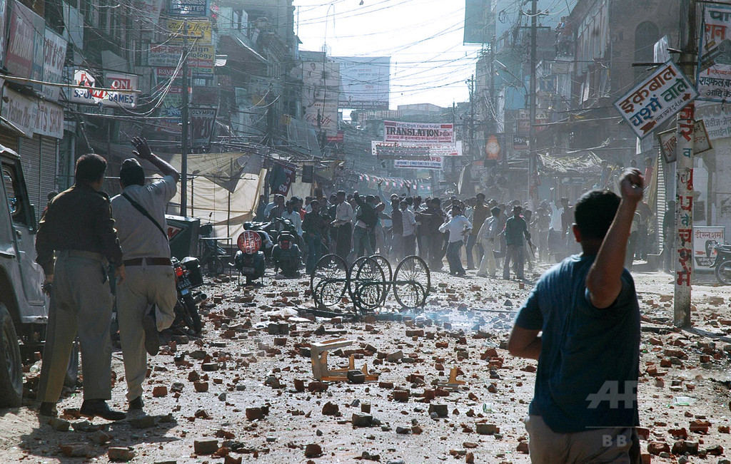 インド警察、抗議活動統制に唐辛子を噴射する無人機導入へ インド警察、抗議活動統制に唐辛子を噴射する無人機導入へ