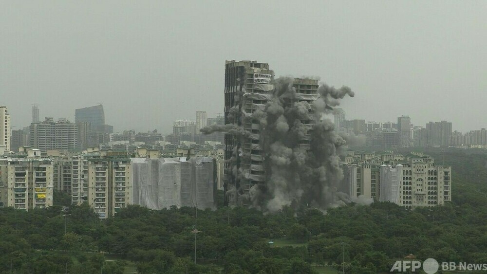 動画:インド、超高層住宅2棟を爆破解体 違法建築で 写真1枚 国際ニュース:AFPBB News