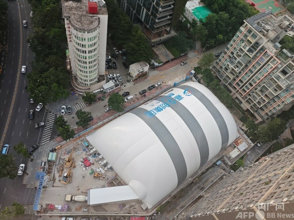 中国深セン 街頭に出現した「巨大枕」 実は最先端技術