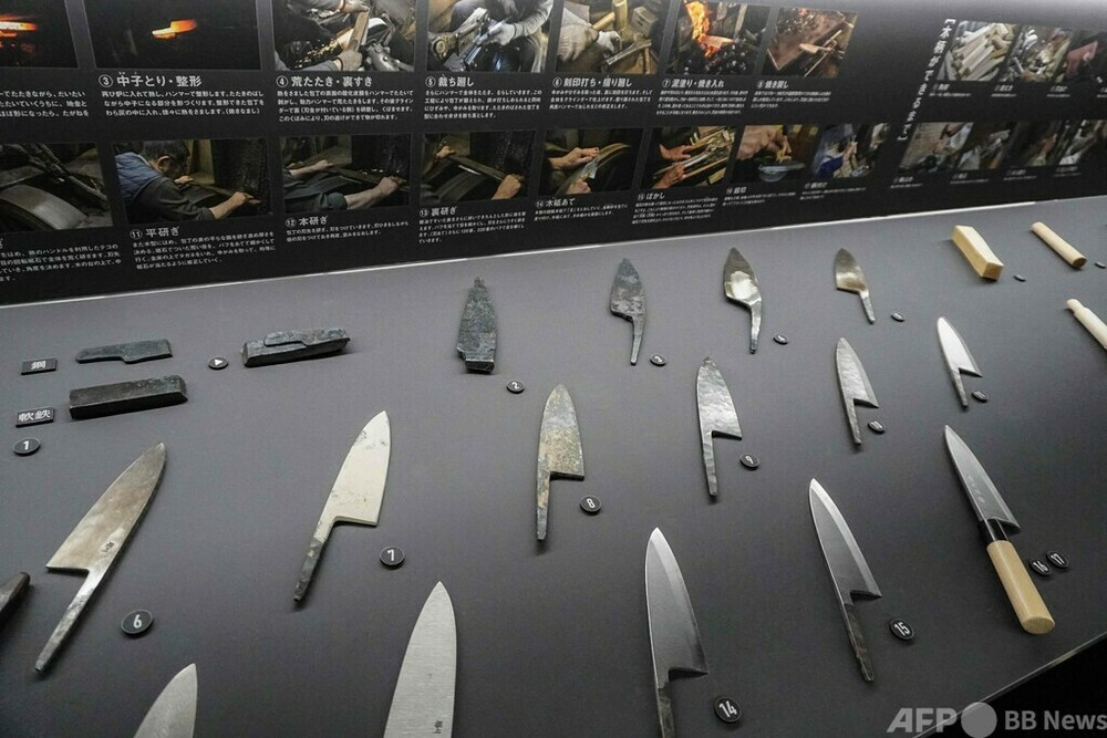 Japan's hand-forged knives a slice of samurai metallurgy 写真5枚